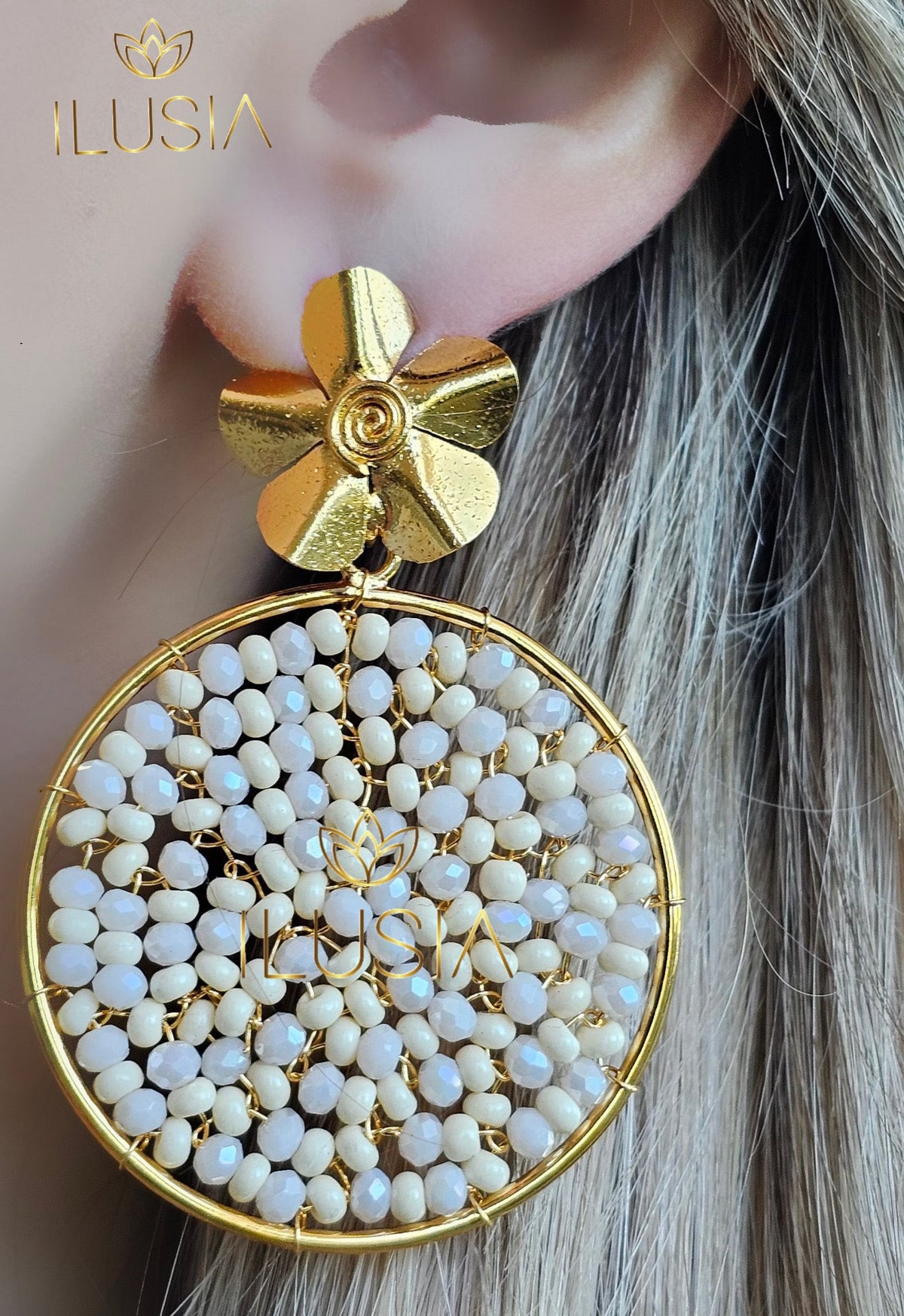 Erly White Earrings